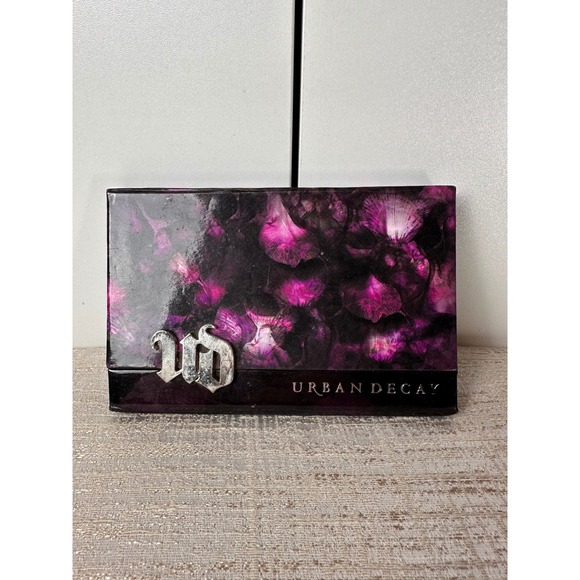 Urban Decay Shadow Box Eyeshadow Palette Makeup Shades Purple - Picture 1 of 6